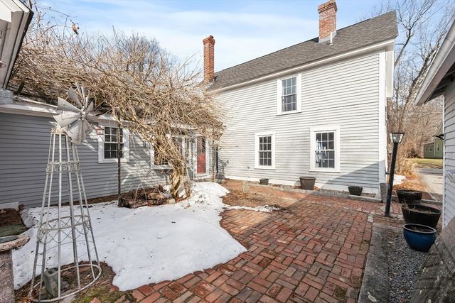 114 Chestnut St, Lunenburg, MA 01462