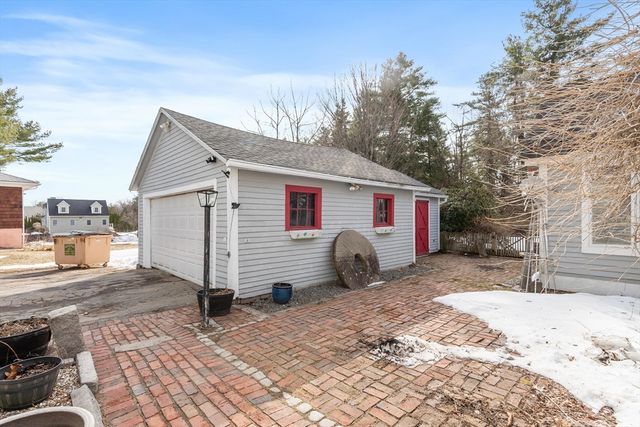 114 Chestnut St, Lunenburg, MA 01462
