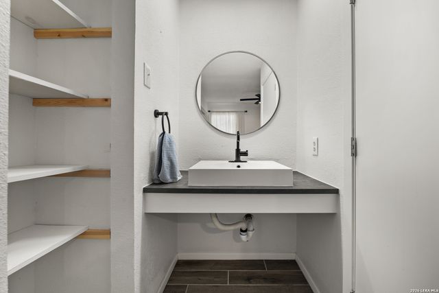 2835 Hiawatha, San Antonio, TX 78210