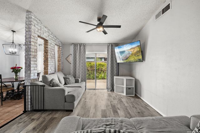 2835 Hiawatha, San Antonio, TX 78210