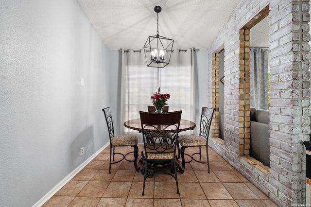 2835 Hiawatha, San Antonio, TX 78210