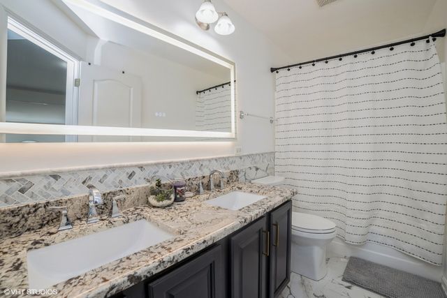 885 TIPPERARY Street, Gilberts, IL 60136