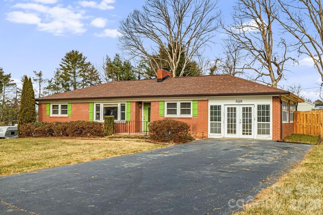 3226 Charlyne Drive, Hendersonville, NC 28792