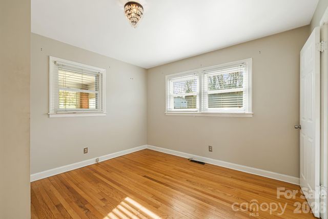 3226 Charlyne Drive, Hendersonville, NC 28792