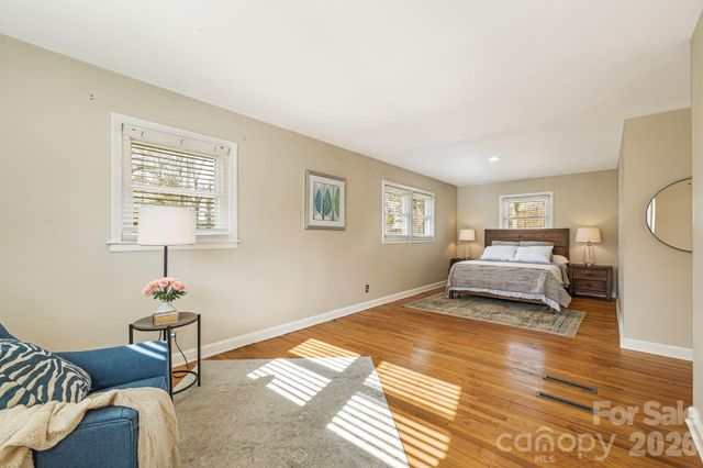 3226 Charlyne Drive, Hendersonville, NC 28792