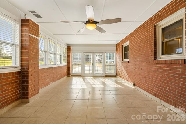 3226 Charlyne Drive, Hendersonville, NC 28792