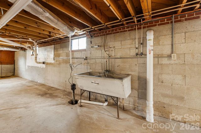 3226 Charlyne Drive, Hendersonville, NC 28792