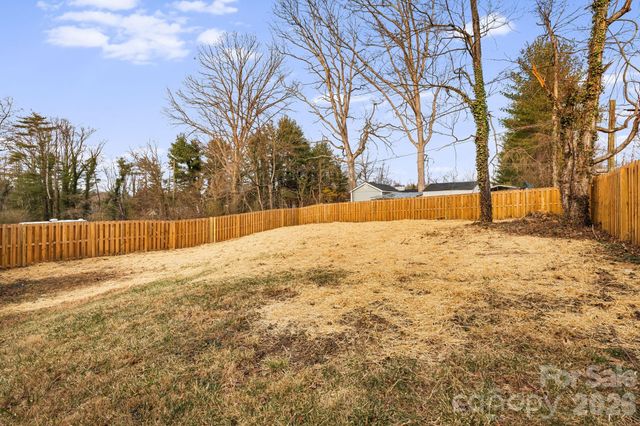 3226 Charlyne Drive, Hendersonville, NC 28792