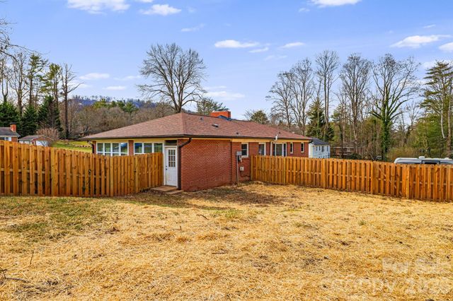 3226 Charlyne Drive, Hendersonville, NC 28792