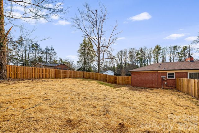 3226 Charlyne Drive, Hendersonville, NC 28792