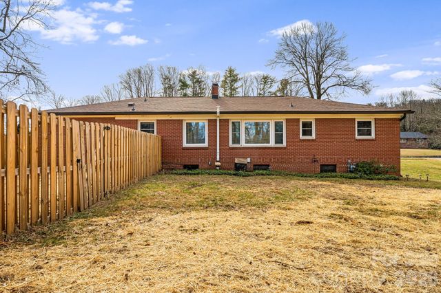 3226 Charlyne Drive, Hendersonville, NC 28792