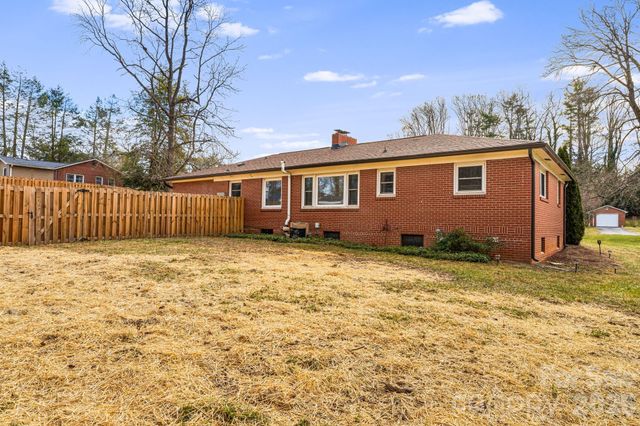3226 Charlyne Drive, Hendersonville, NC 28792