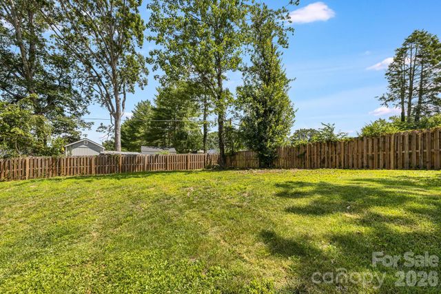 3226 Charlyne Drive, Hendersonville, NC 28792