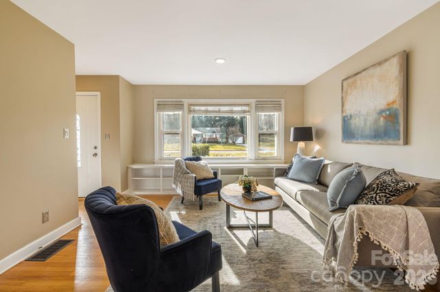 3226 Charlyne Drive, Hendersonville, NC 28792