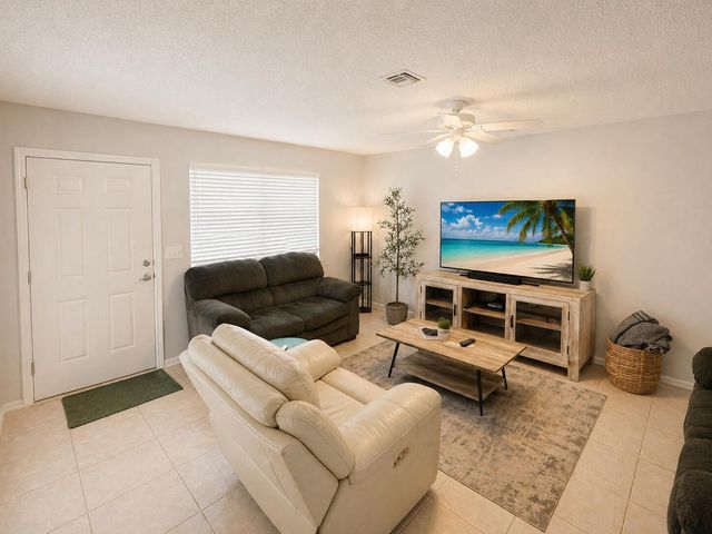 9262 Green Meadows Way, Palm Beach Gardens, FL 33418