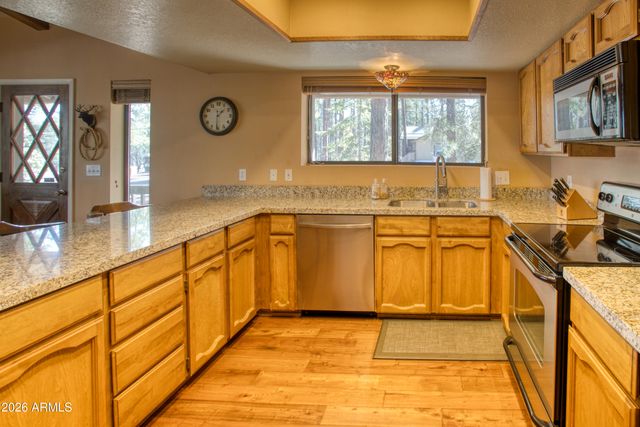 6689 COUNTRY CLUB Drive, Pinetop, AZ 85935