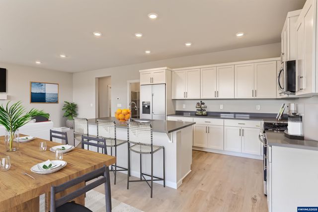 1566 Logan Pkw SE, Albany, OR 97322