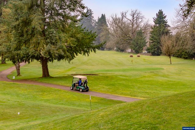 1566 Logan Pkw SE, Albany, OR 97322