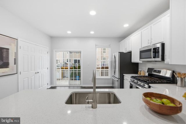 42834 MCCOMAS TER, Chantilly, VA 20152