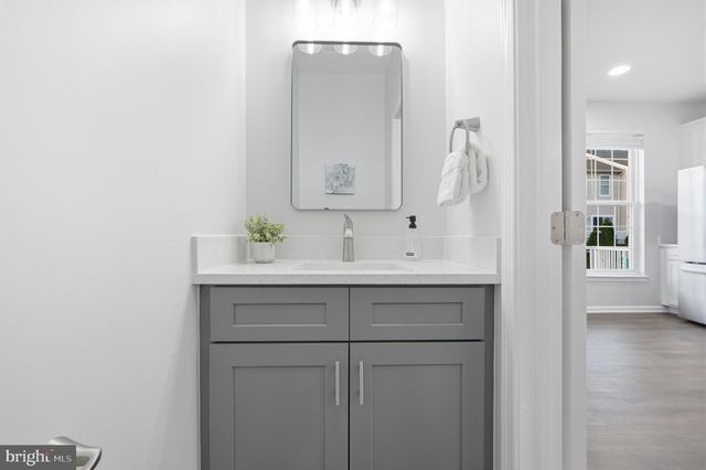 42834 MCCOMAS TER, Chantilly, VA 20152