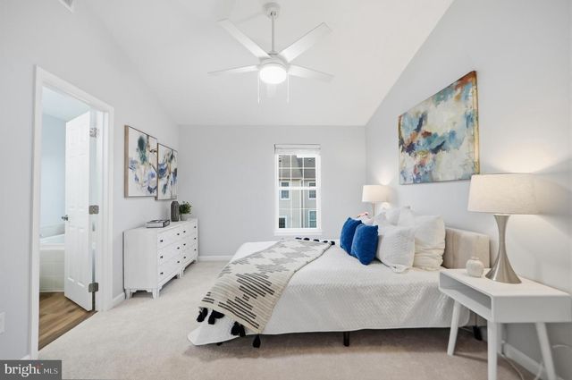 42834 MCCOMAS TER, Chantilly, VA 20152