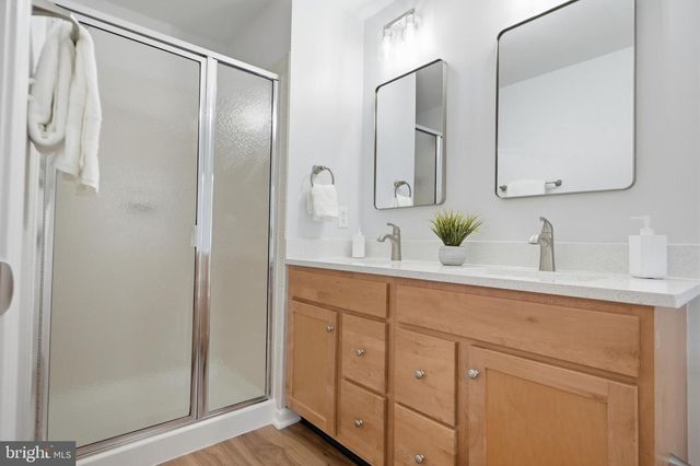 42834 MCCOMAS TER, Chantilly, VA 20152