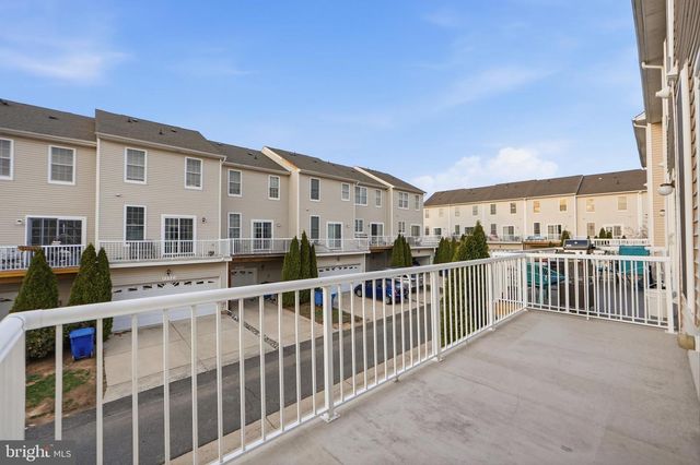 42834 MCCOMAS TER, Chantilly, VA 20152