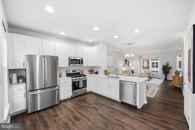 42834 MCCOMAS TER, Chantilly, VA 20152