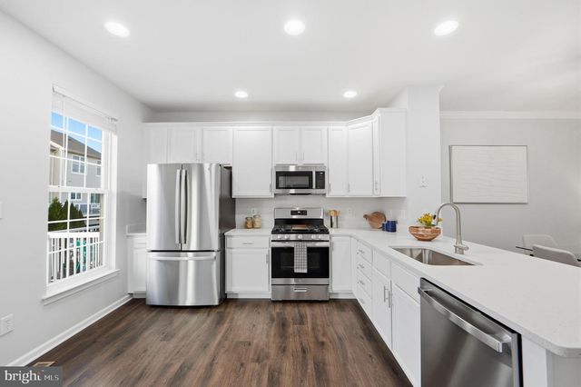 42834 MCCOMAS TER, Chantilly, VA 20152