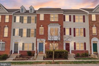 42834 MCCOMAS TER, Chantilly, VA 20152