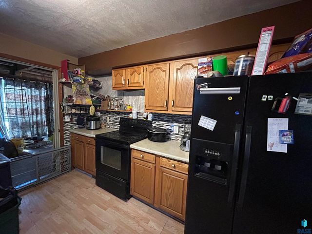 2921 Highland Ave, Sioux Falls, SD 57104