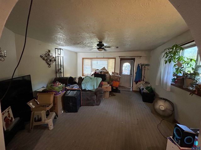 2921 Highland Ave, Sioux Falls, SD 57104