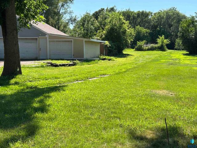2921 Highland Ave, Sioux Falls, SD 57104