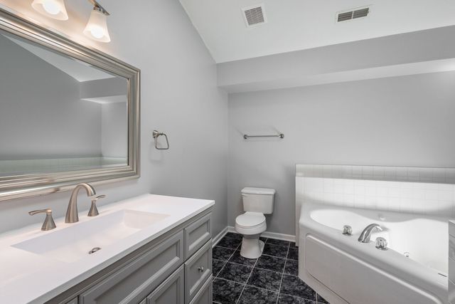 2827 Rutland Circle 204, Naperville, IL 60564