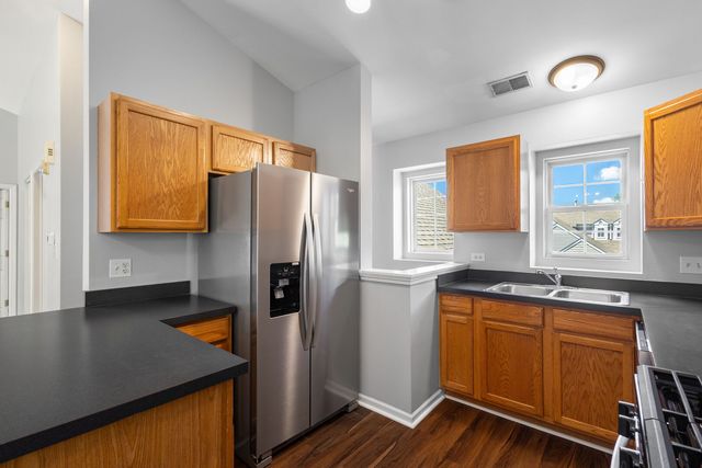 2827 Rutland Circle 204, Naperville, IL 60564
