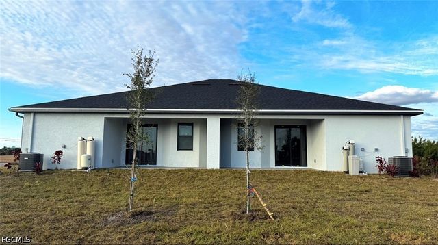 2104 NE 16th TER, Cape Coral, FL 33909
