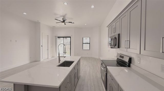 2104 NE 16th TER, Cape Coral, FL 33909