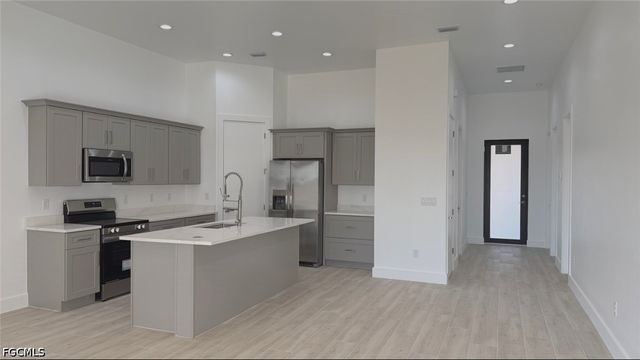 2104 NE 16th TER, Cape Coral, FL 33909