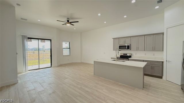 2104 NE 16th TER, Cape Coral, FL 33909