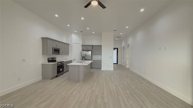 2104 NE 16th TER, Cape Coral, FL 33909