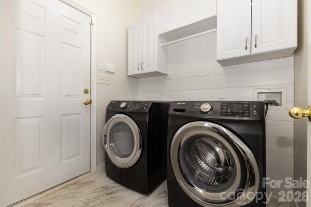 6533 Falls Lake Drive, Charlotte, NC 28270