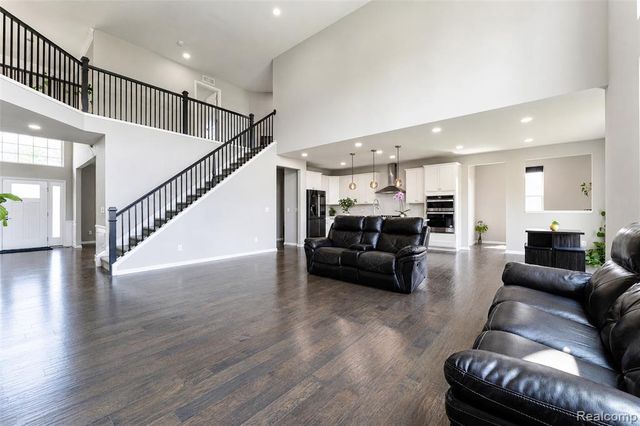 4146 Newgard Drive, Lake Orion, MI 48359