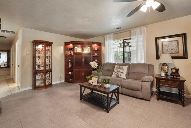 6213 Don Carlos, Riverbank, CA 95367