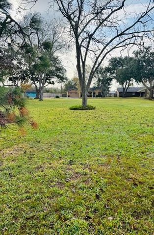 3009 La Vista Avenue, Bay City, TX 77414
