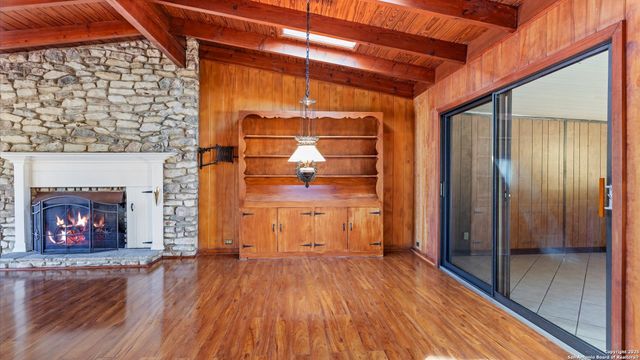 1049 Ivy Ln, Terrell Hills, TX 78209