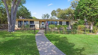 1049 Ivy Ln, Terrell Hills, TX 78209