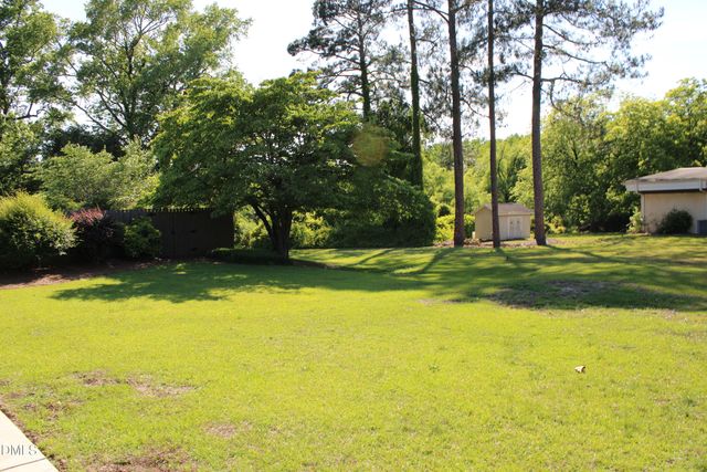 1607 Lakeshore Drive, Dunn, NC 28334