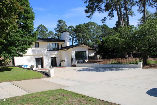1607 Lakeshore Drive, Dunn, NC 28334