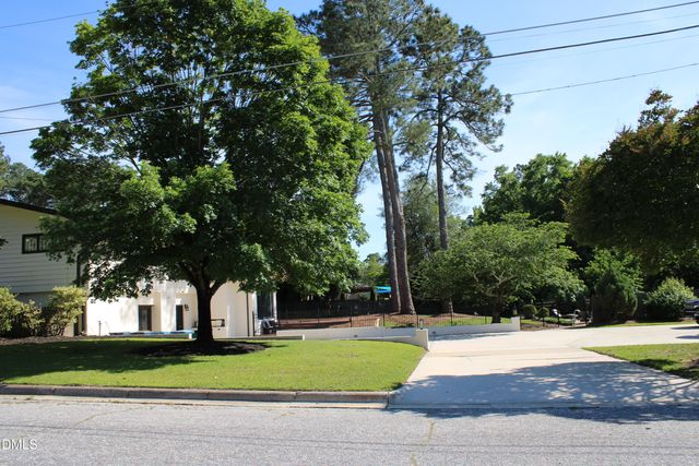 1607 Lakeshore Drive, Dunn, NC 28334