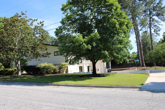 1607 Lakeshore Drive, Dunn, NC 28334